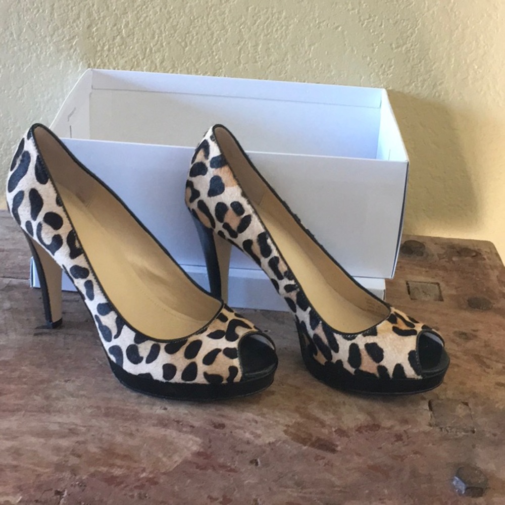 Calvin Klein platform suede “sandy”pumps sz 9
